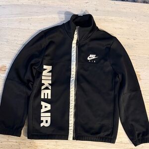 Boys’ Nike Air Black and White Performance Jacket. Medium 10/12 GUC